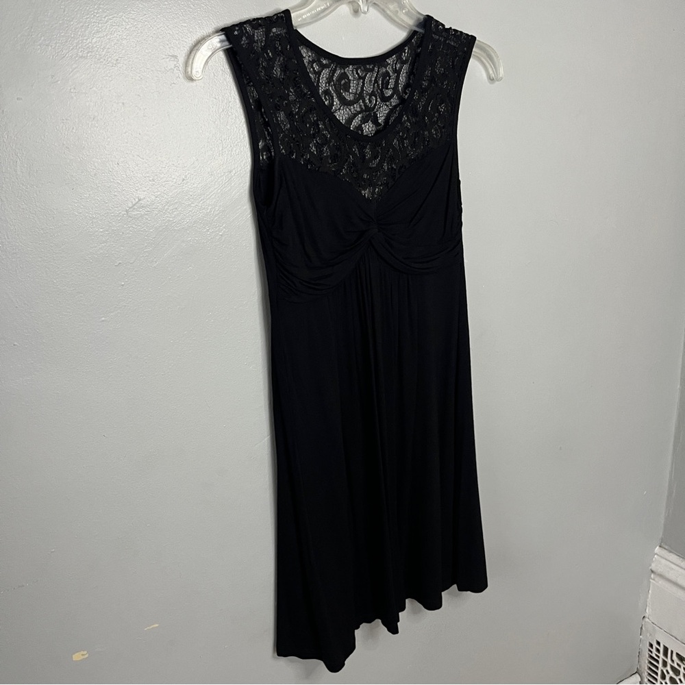 Elegant Black Lace Dress - Picture 4 of 10